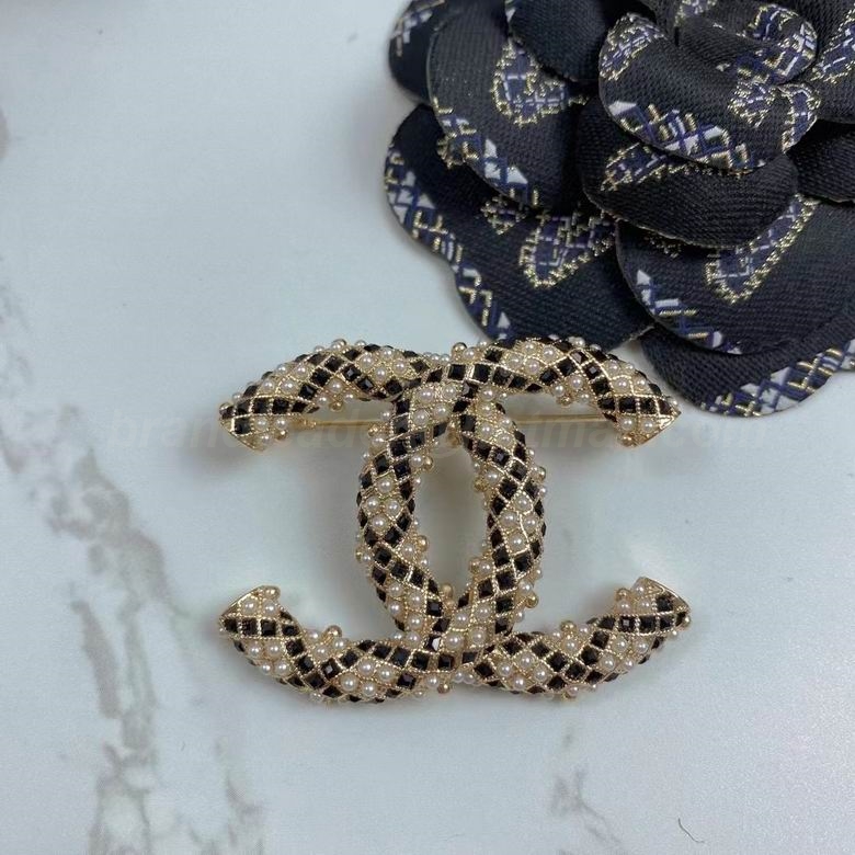 Chanel Brooch 305